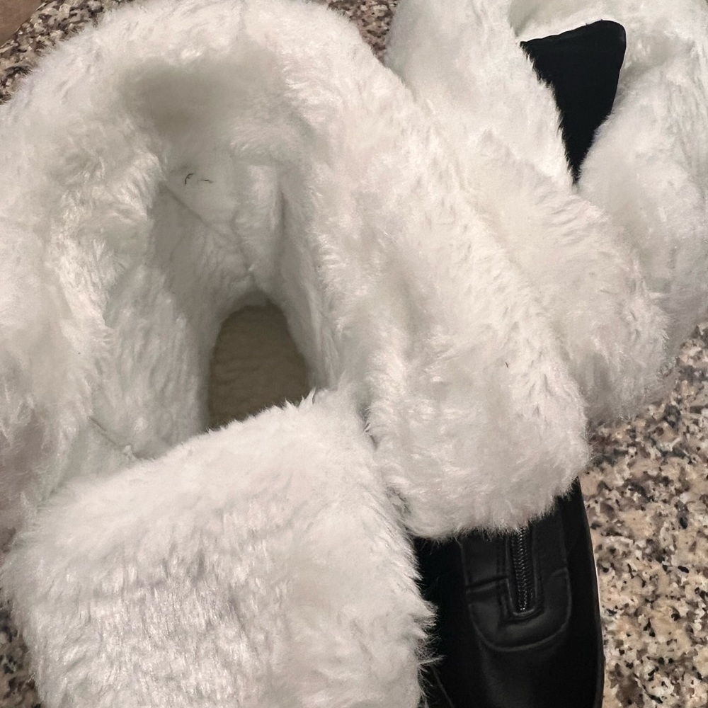 NEW Snow boot - Picture 2 of 6